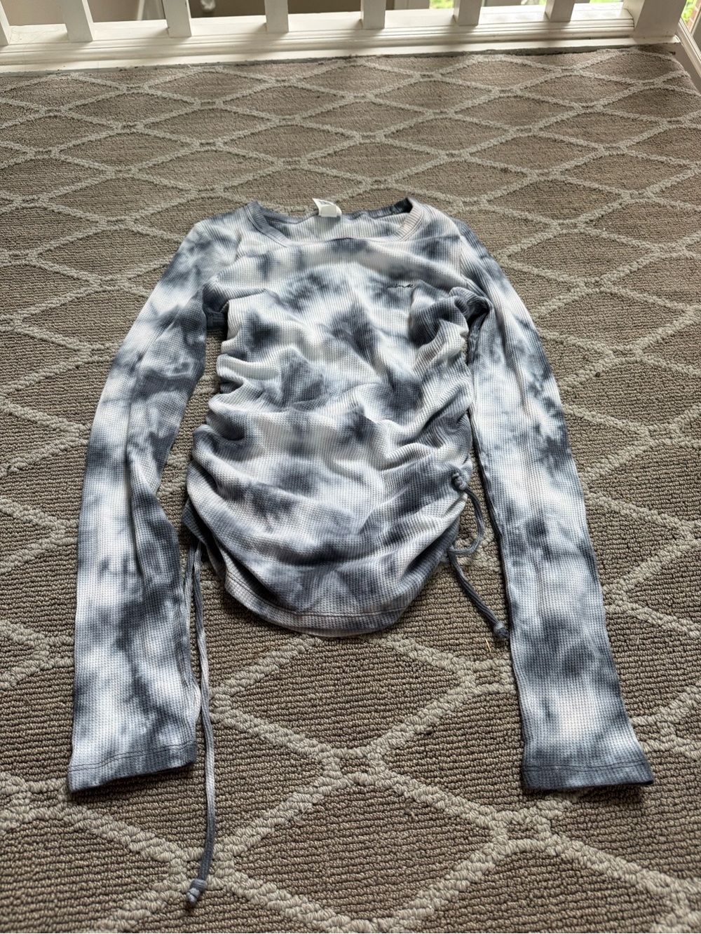 Tie-Dye Long Sleeve Ruched Top - Gray/White